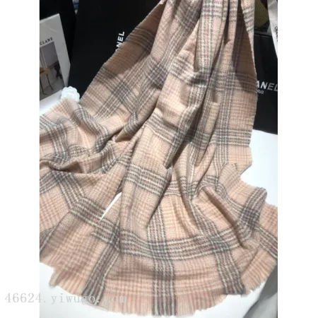 ويقدم تجار الوشاح الفضي من سلسلة الوشاح عبر الحدود 42 قطعة من الوشاح عبر الحدود ويقدم تجار الوشاح الفضي من سلسلة الوشاح عبر الحدود 42 قطعة من الوشاح عبر الحدود